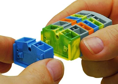 264-130 - 2-conductor end terminal block; without push-buttons; suitable for Ex e II applications; with fixing flange; 1-pole; for screw or similar mounting types; Fixing hole 3.2 mm Ø; 2.5 mm²; CAGE CLAMP®; 2,50 mm²; light gray